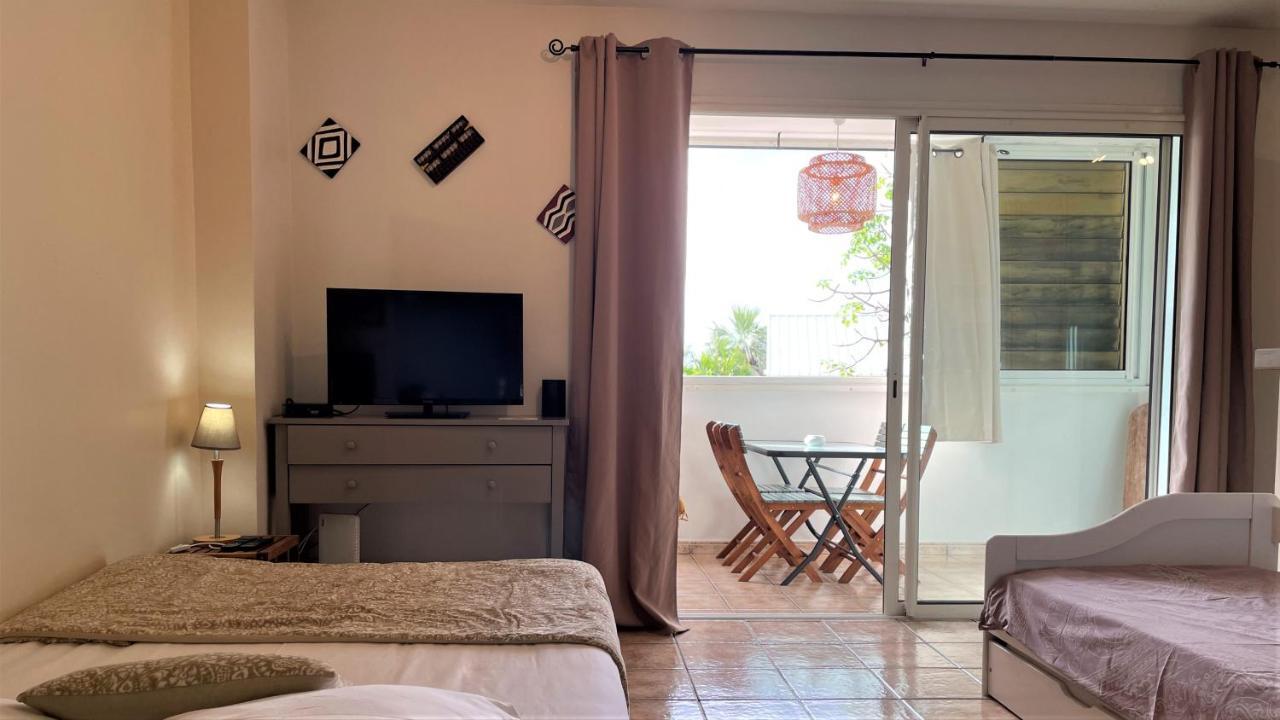 Grand Studio Lumineux - Saint Gilles Les Bains Lägenhet Exteriör bild