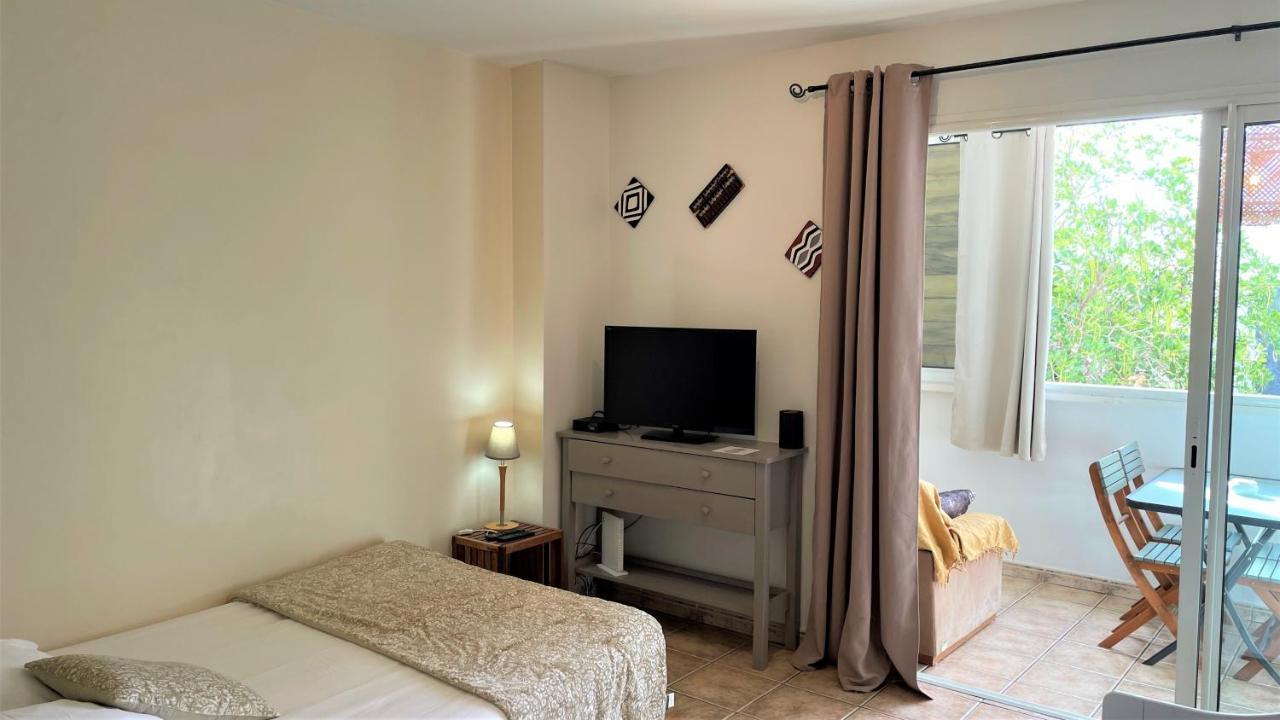 Grand Studio Lumineux - Saint Gilles Les Bains Lägenhet Exteriör bild